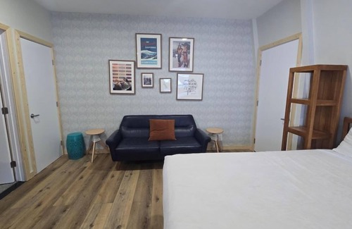 Mammoth Lakes Bed & Breakfast | Downtown 2 Queen Suite, Free Breakfast!