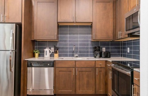 Central East Austin Apartment | Downtown 2BDRM 2BATH Sleeps 6 Free Parking & Pool