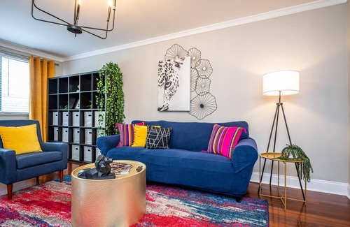Downtown Atlanta Condo | Downtown 2BR King Bed FREE Parking 1413