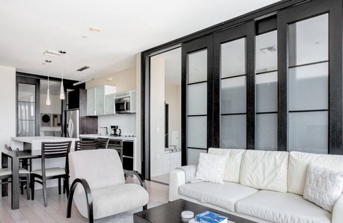 City West Apartment | Downtown 2BR w/ Pool, Gym & W/D nr Convention Center, by Blueground
