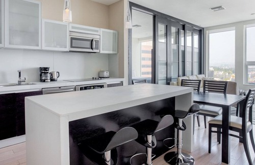 City West Apartment | Downtown 2BR w/ Pool, Gym & W/D nr Convention Center, by Blueground