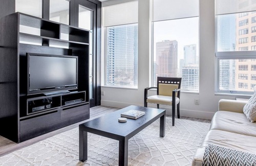 City West Apartment | Downtown 2BR w/ Pool, Gym & W/D nr Convention Center, by Blueground