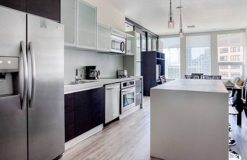 City West Apartment | Downtown 2BR w/ Pool, Gym & W/D nr Convention Center, by Blueground