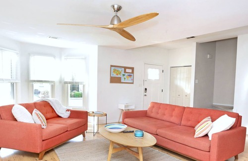 North Upper Street House | Downtown- 3 Bedroom 3bath townhouse-Walk to Restaurants, Markets, Parks & Rupp.