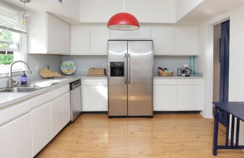 North Upper Street House | Downtown- 3 Bedroom 3bath townhouse-Walk to Restaurants, Markets, Parks & Rupp.