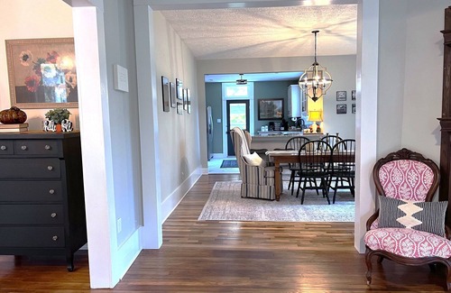 Livingston House | Downtown 4-bedroom with boat and Rv parking close to Lake