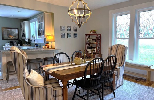 Livingston House | Downtown 4-bedroom with boat and Rv parking close to Lake