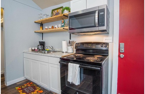 Nevada Street Apartment | Downtown Accessible New 1BR1BA Cozy Studio