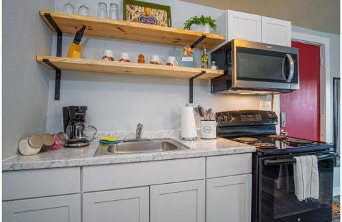 Nevada Street Apartment | Downtown Accessible New 1BR1BA Cozy Studio