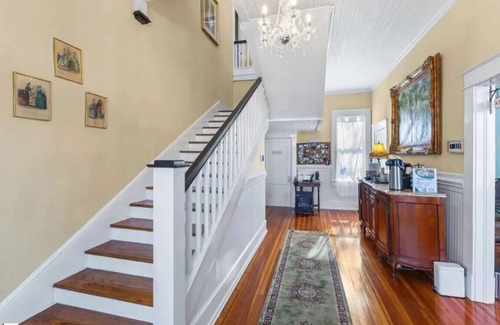 Anderson House | Downtown Anderson Stay | Queen Bed + Event Space