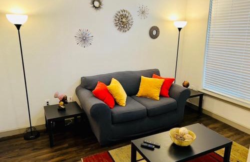 The Woodlands Apartment | Downtown Apt FREE Parking - Fully Kitchen - FREE Laundry