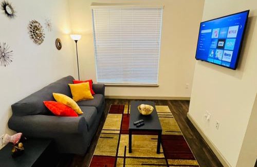 The Woodlands Apartment | Downtown Apt FREE Parking - Fully Kitchen - FREE Laundry