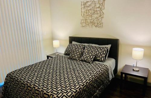 The Woodlands Apartment | Downtown Apt FREE Parking - Fully Kitchen - FREE Laundry