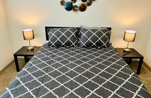 The Woodlands Apartment | Downtown Apt FREE Parking - Fully Kitchen - FREE Laundry