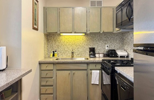 Downtown Atlanta Apartment | Downtown ATL condo 1B1B Free Parking!