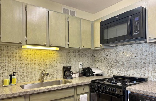 Downtown Atlanta Apartment | Downtown ATL condo 1B1B Free Parking!