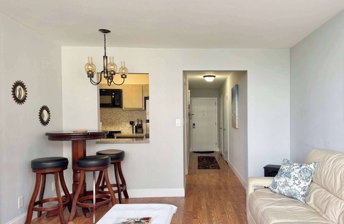 Downtown Atlanta Apartment | Downtown ATL condo 1B1B Free Parking!