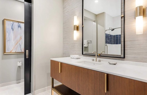 Fairlie-Poplar Historic District Resort | Downtown Atlanta 1 Bedroom Presidential Unit!