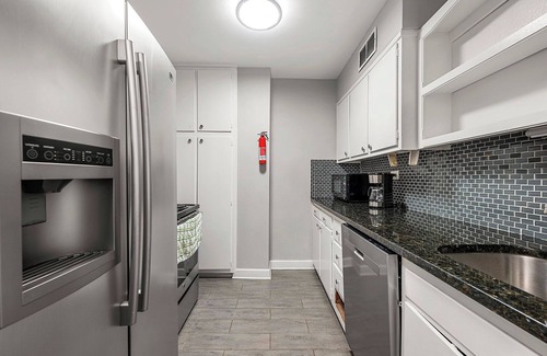 Peachtree Center Apartment | Downtown Atlanta Condo w/Balcony Overlooking City