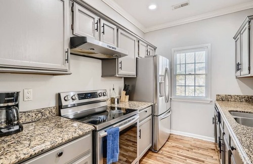 Pittsburgh House | Downtown Atlanta Haven