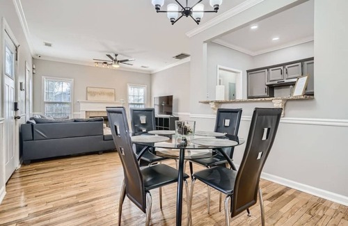 Pittsburgh House | Downtown Atlanta Haven