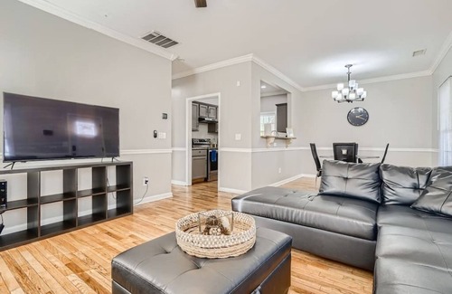 Pittsburgh House | Downtown Atlanta Haven
