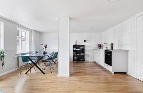 Downtown Apartment | Downtown Baldursbrá Holiday Home