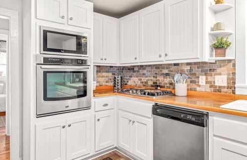 Buford Cottage | Downtown Buford: Enjoy Train, Walk to Eats & Shops