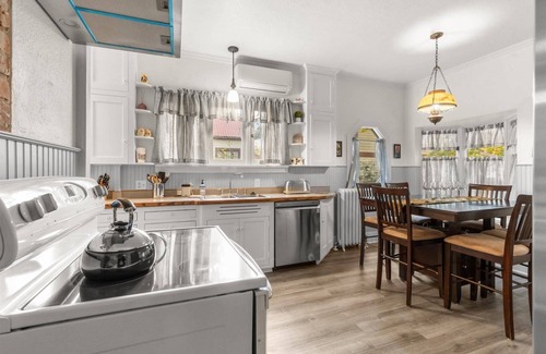 Garden District House | Downtown CDA Gem! Walk to Lake, Dining & Parks, Cozy Backyard, BBQ Grill!