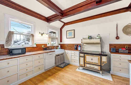 Garden District House | Downtown CDA Home: Walk to Lake & Shops!