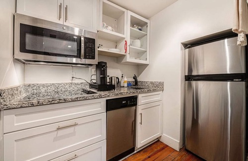 Harleston Village Condo | Downtown Charleston Serenity~1br/1ba Condo
