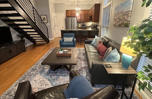 Greensboro Condo | Downtown Charmer