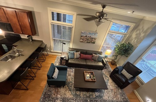 Greensboro Condo | Downtown Charmer