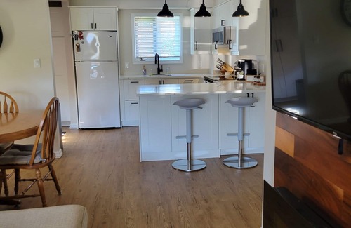 Collingwood House | Downtown Collingwood getaway!