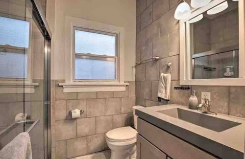 Near East Columbus Condo | Downtown Columbus Premiere Suite UNIT D