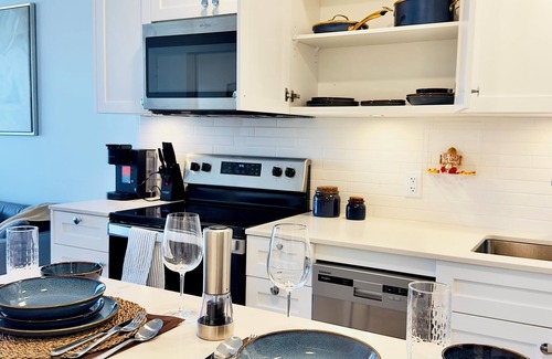 Crescent Heights Condo | Downtown Condo, Stylish & Comfy