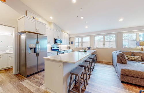 Coupeville Apartment | Downtown condo with peek-a-boo water views, W/D, and full kitchen