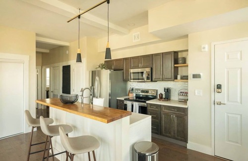 Old West Broad Neighborhood Apartment | Downtown, contemporary, 2 bedroom, Roof Terrace! 3A