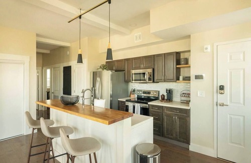 Old West Broad Neighborhood Apartment | Downtown, contemporary, 2 bedroom, Roof Terrace! 4A