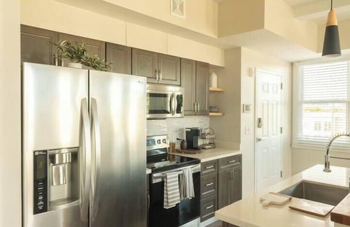 Old West Broad Neighborhood Apartment | Downtown, contemporary, 2 bedroom, Roof Terrace! 4A