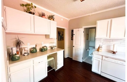 Colorado Springs Cottage | Downtown Cottage Getaway