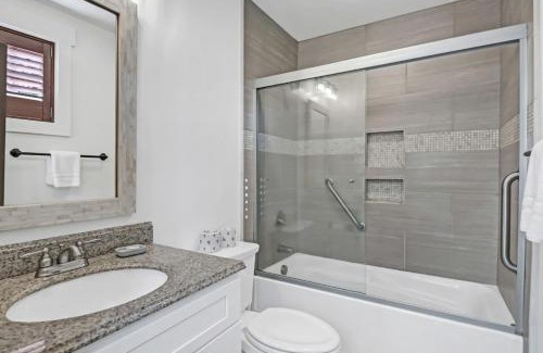Columbia House | Downtown Cottage - Zen Garden