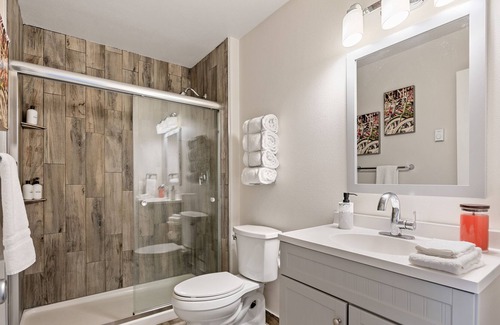 Downtown Vancouver Apartment | Downtown Couv' Corner Suite, Close to PDX