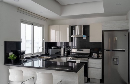 Ensanche Quisqueya Condo | 🏙DOWNTOWN*✨COZY✨*1BR* 🩳POOL* 50MB| 5⭐️YELLOWKEY}