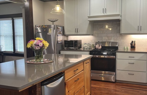 Breaux Bridge House | Downtown Craftsman home w/lovely front porch. Walk to restaurants & antiques.