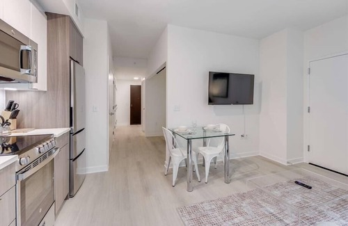 NoMa Hotel | Downtown DC 1BR Retreat, Walk to Museums and Dining