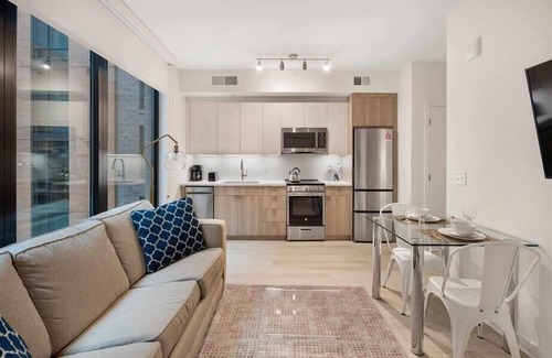 NoMa Hotel | Downtown DC 1BR Retreat, Walk to Museums and Dining