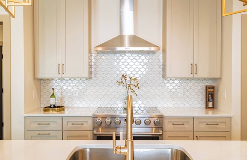 Eighth Avenue House | Downtown Deco| 2mi to Broadway| Grill & HotTub -A