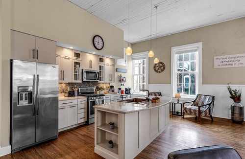 Downtown Greensboro Condo | Downtown Delight - Private Balcony - Downtown Condo