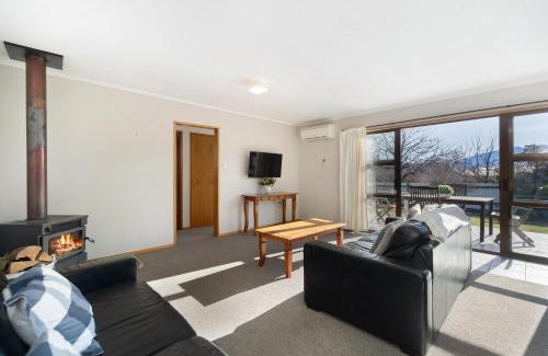 Wanaka House | Downtown Delight - Wanaka Holiday Home